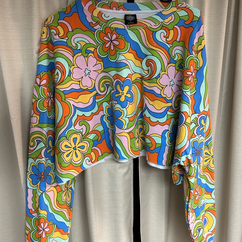 Large PacSun cut off sweatshirt.